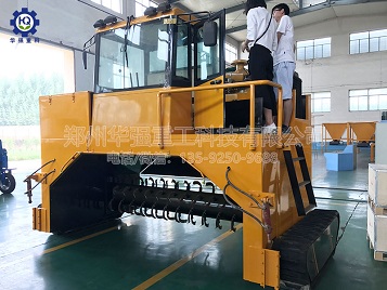 履带式翻堆车